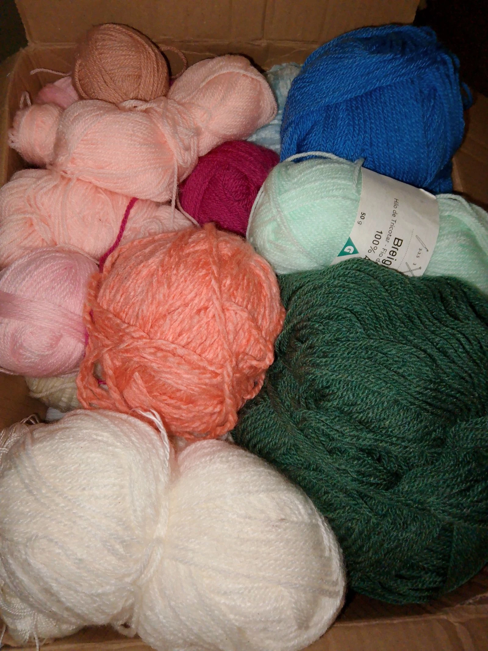 Lot de 2 kg de pelotes de laine 